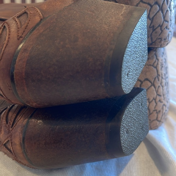 ARIAT Boots Women Size 9B Fenix western studded brown leathers ankle bootie EUC - Picture 9 of 10